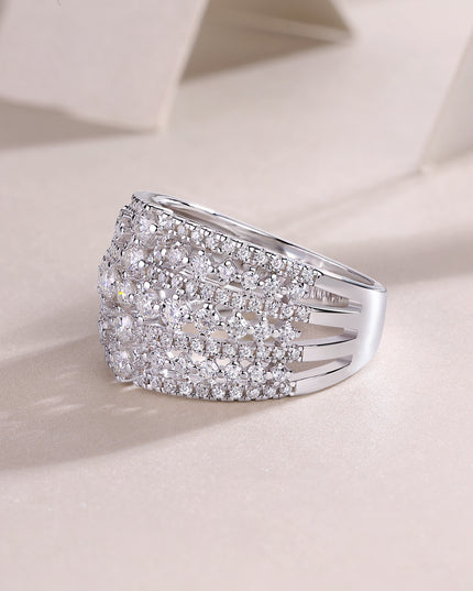 Many Diamonds Are Arranged Luxuriously Fashionable Moissanite Silver Rings
