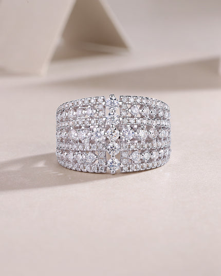 Many Diamonds Are Arranged Luxuriously Fashionable Moissanite Silver Rings